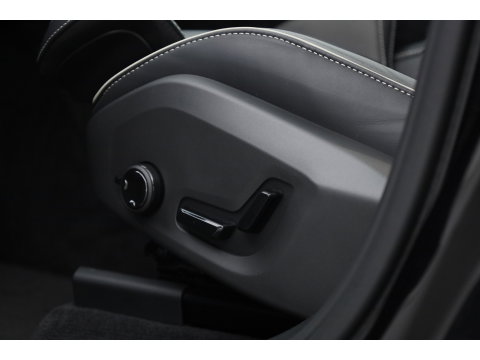 Volvo XC60 T6 PHEV Ultra Black Edition | Pano | HUD | Elek. Trekhaak | Memory Seats | 360cam | Adapt. Cruise | 21'' | Google Info. x