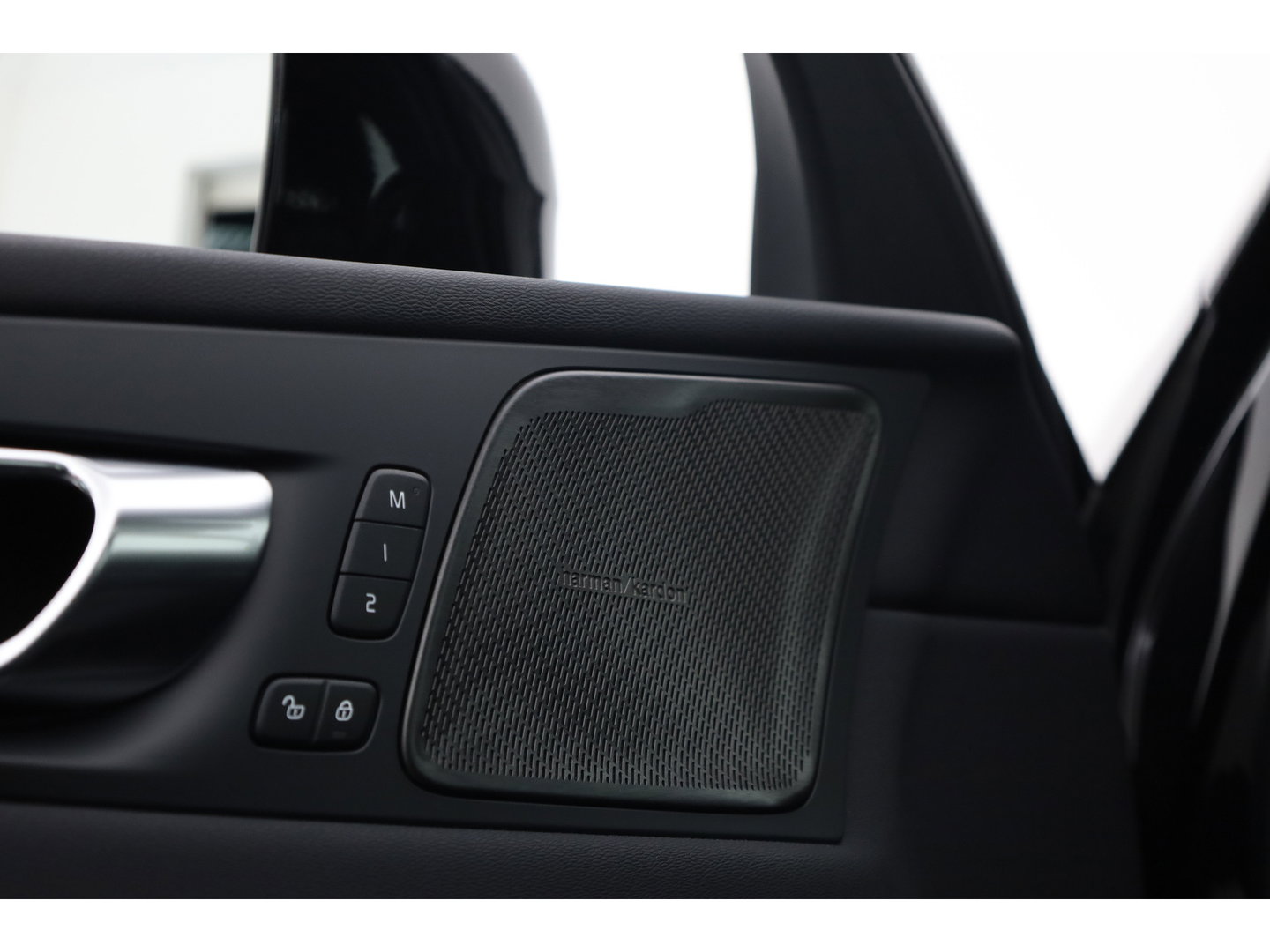 Volvo XC60 T6 PHEV Ultra Black Edition | Pano | HUD | Elek. Trekhaak | Memory Seats | 360cam | Adapt. Cruise | 21'' | Google Info. x