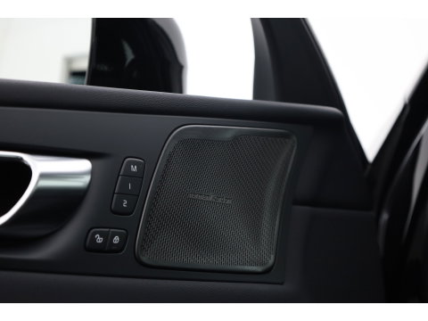 Volvo XC60 T6 PHEV Ultra Black Edition | Pano | HUD | Elek. Trekhaak | Memory Seats | 360cam | Adapt. Cruise | 21'' | Google Info. x