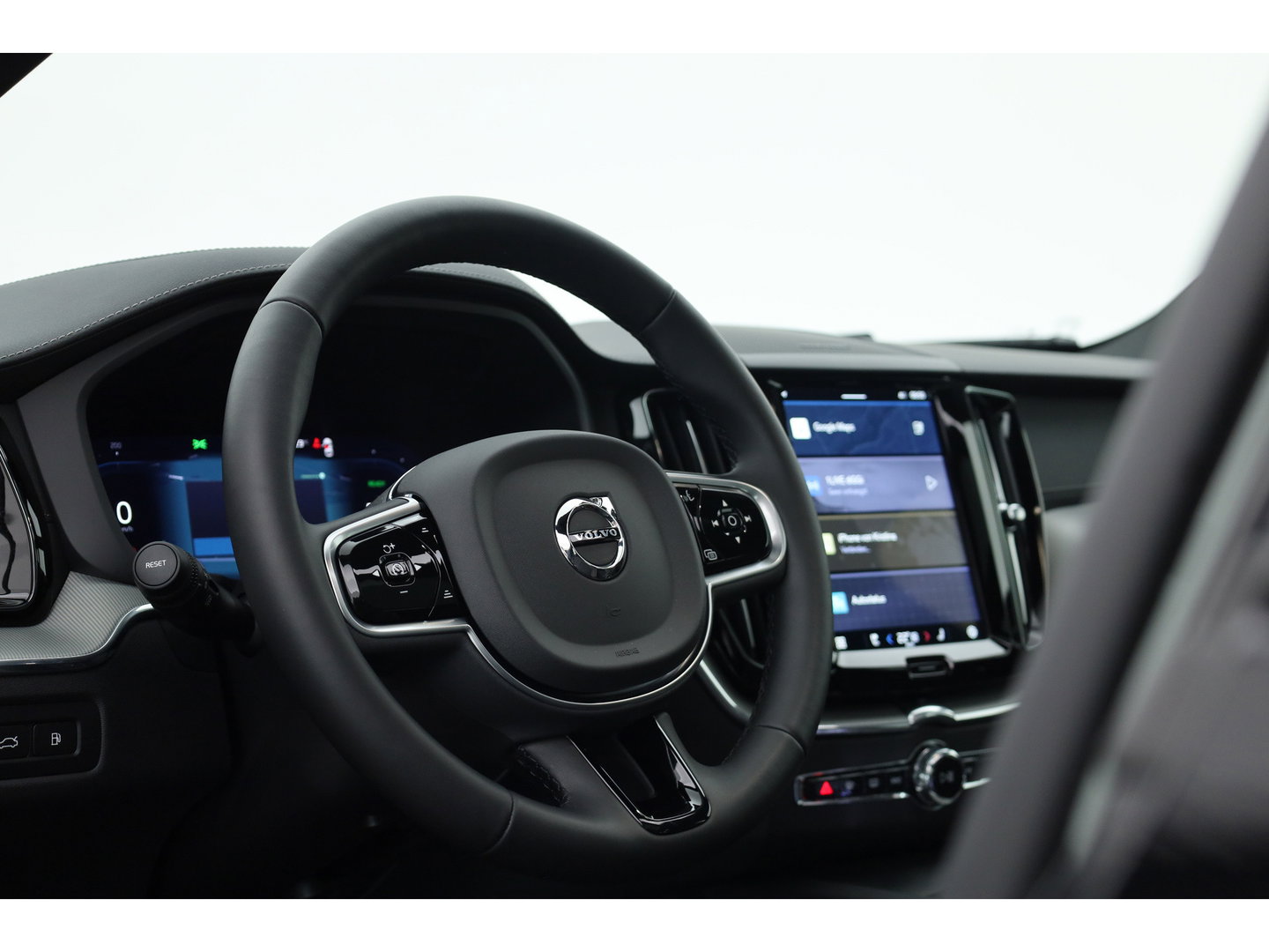 Volvo XC60 T6 PHEV Ultra Black Edition | Pano | HUD | Elek. Trekhaak | Memory Seats | 360cam | Adapt. Cruise | 21'' | Google Info. x