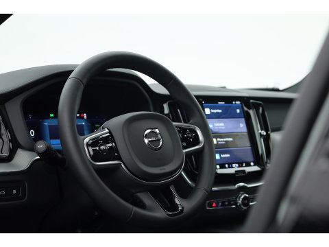 Volvo XC60 T6 PHEV Ultra Black Edition | Pano | HUD | Elek. Trekhaak | Memory Seats | 360cam | Adapt. Cruise | 21'' | Google Info. x