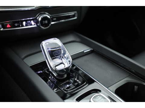 Volvo XC60 T6 PHEV Ultra Black Edition | Pano | HUD | Elek. Trekhaak | Memory Seats | 360cam | Adapt. Cruise | 21'' | Google Info. x