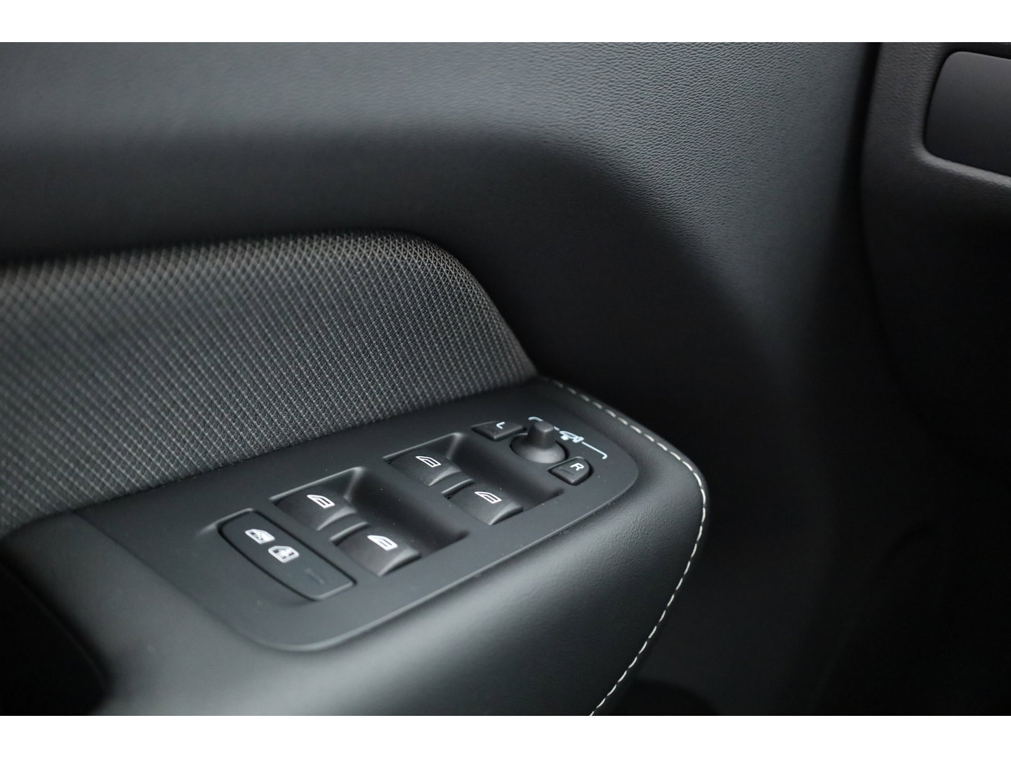 Volvo XC60 T6 PHEV Ultra Black Edition | Pano | HUD | Elek. Trekhaak | Memory Seats | 360cam | Adapt. Cruise | 21'' | Google Info. x