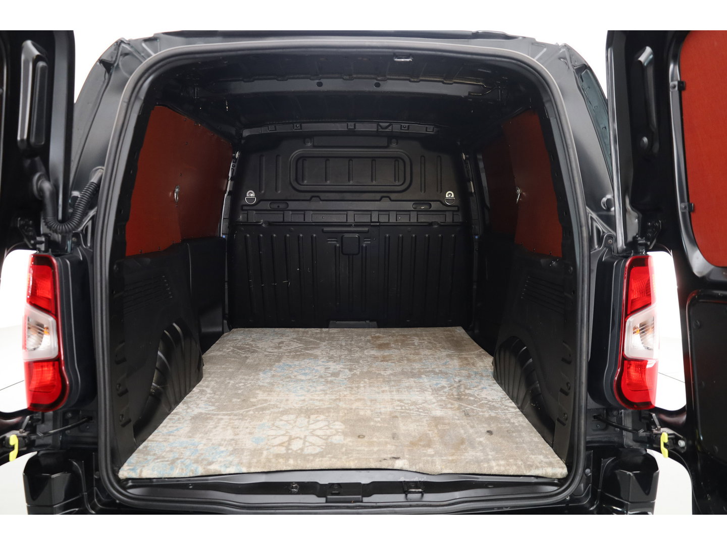 Opel Combo 1.5D L1H1 Innovation Automaat | Cruise Ctrl. | Camera | Apple CarPlay | Navi | Dodehoekdet.