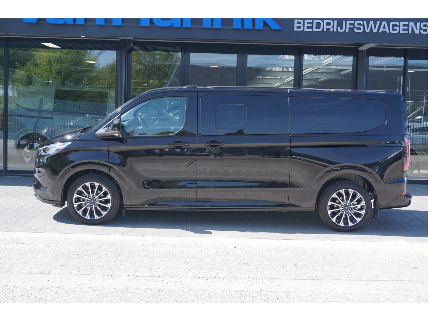 Ford Transit Custom Tourneo 340L 2.5 PHEV 233PK Titanium X PRIJS INCL. BPM Luxe 8 Zits, Leder, 19" LM, B&O, Pano, Elec. Schuifdeur, Trekhaak!! NR. TR2