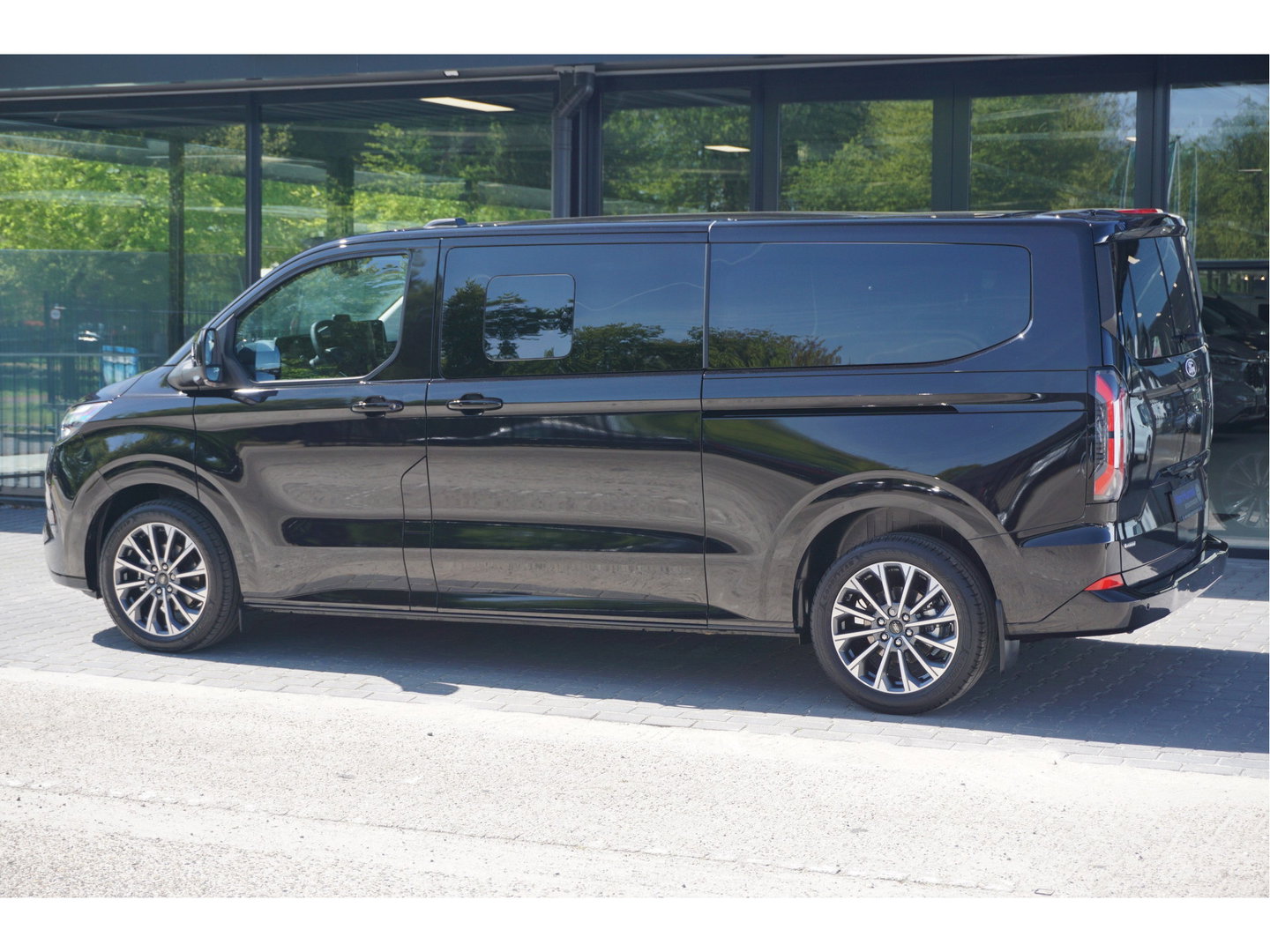 Ford Transit Custom Tourneo 340L 2.5 PHEV 233PK Titanium X PRIJS INCL. BPM Luxe 8 Zits, Leder, 19" LM, B&O, Pano, Elec. Schuifdeur, Trekhaak!! NR. TR2