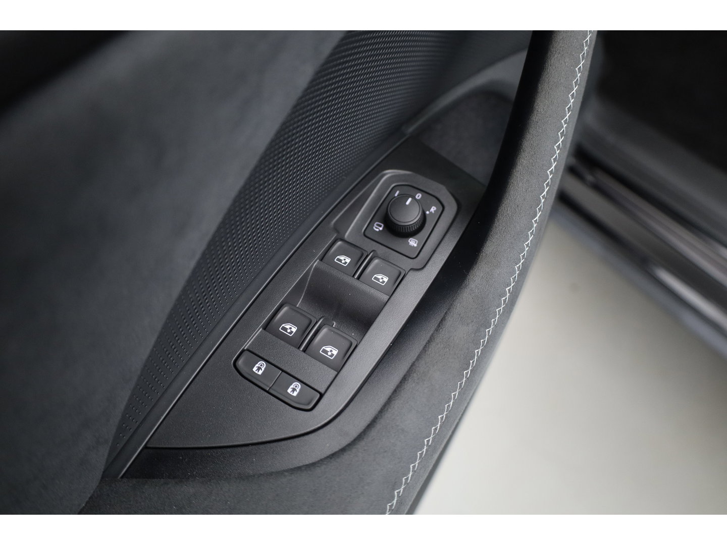 Škoda Kodiaq 1.5 TSI PHEV Sportline Business | Pano | Elek. Trekhaak | Memory Seat | Stoel-Stuurverw. | Keyless | Adapt. Cruise | Apple CarPlay