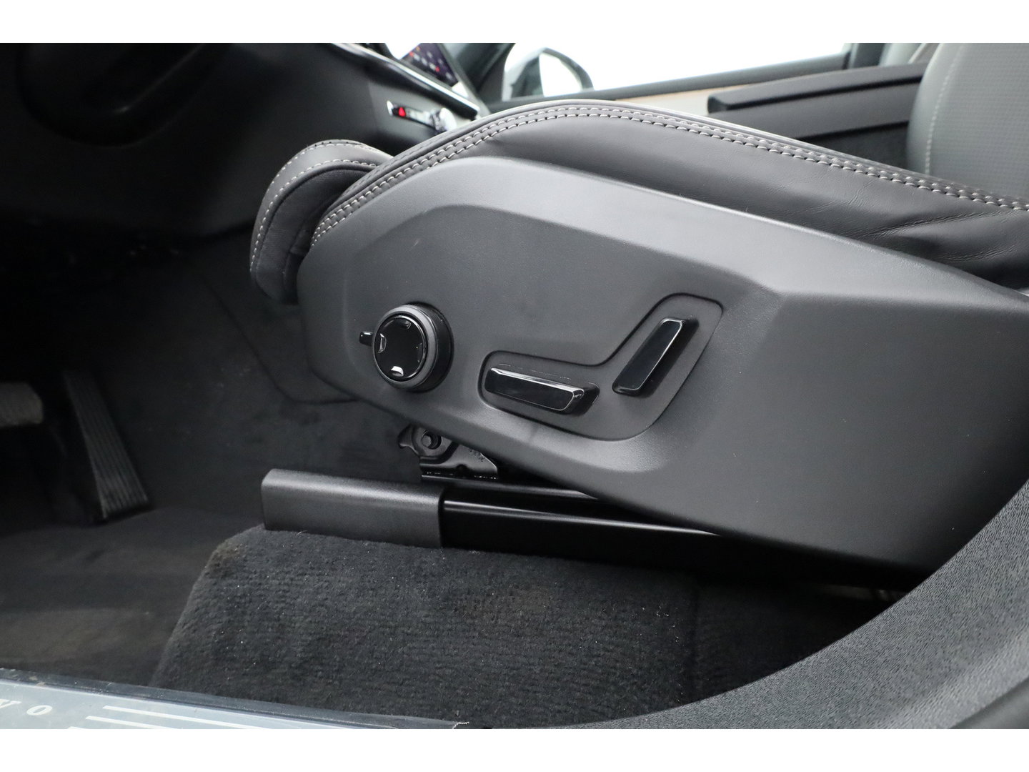 Volvo XC90 2.0 T8 Ultra Black Edition Executive | luchtvering | Bowers & Wilkins | Massage | Zwarte hemel | Blis | ACC | Pano| 360 Camera |
