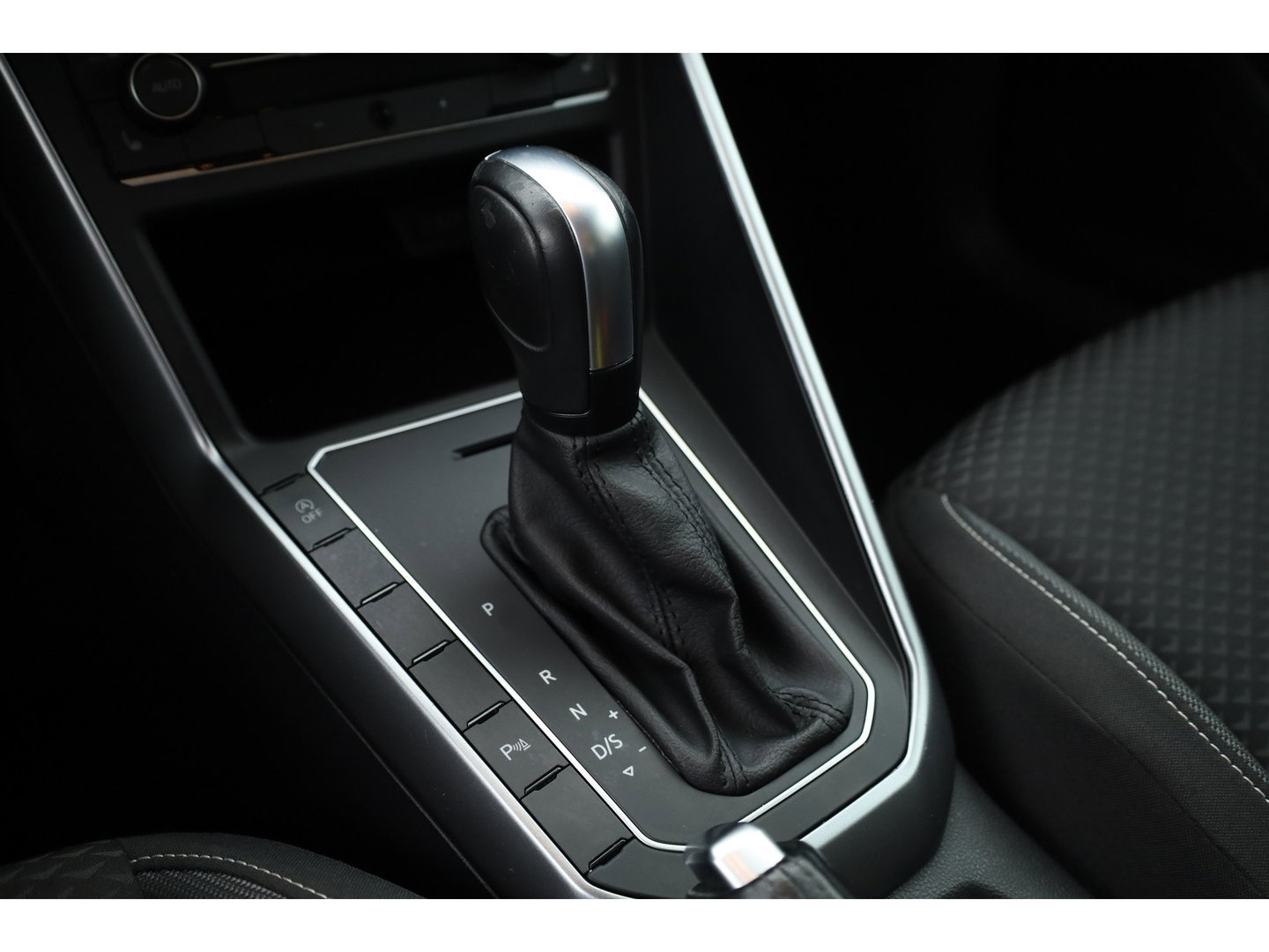 Volkswagen Polo 1.0 TSI Highline | Adapt. Cruise | Stoelverw. | Apple CarPlay & Android Auto | PDC V+A | Navi |