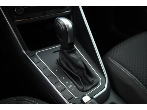 Volkswagen Polo 1.0 TSI Highline | Adapt. Cruise | Stoelverw. | Apple CarPlay & Android Auto | PDC V+A | Navi |