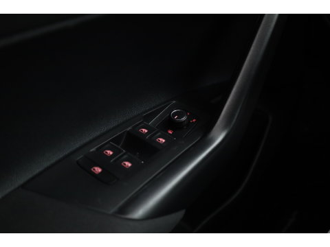 Volkswagen Polo 1.0 TSI Highline | Adapt. Cruise | Stoelverw. | Apple CarPlay & Android Auto | PDC V+A | Navi |