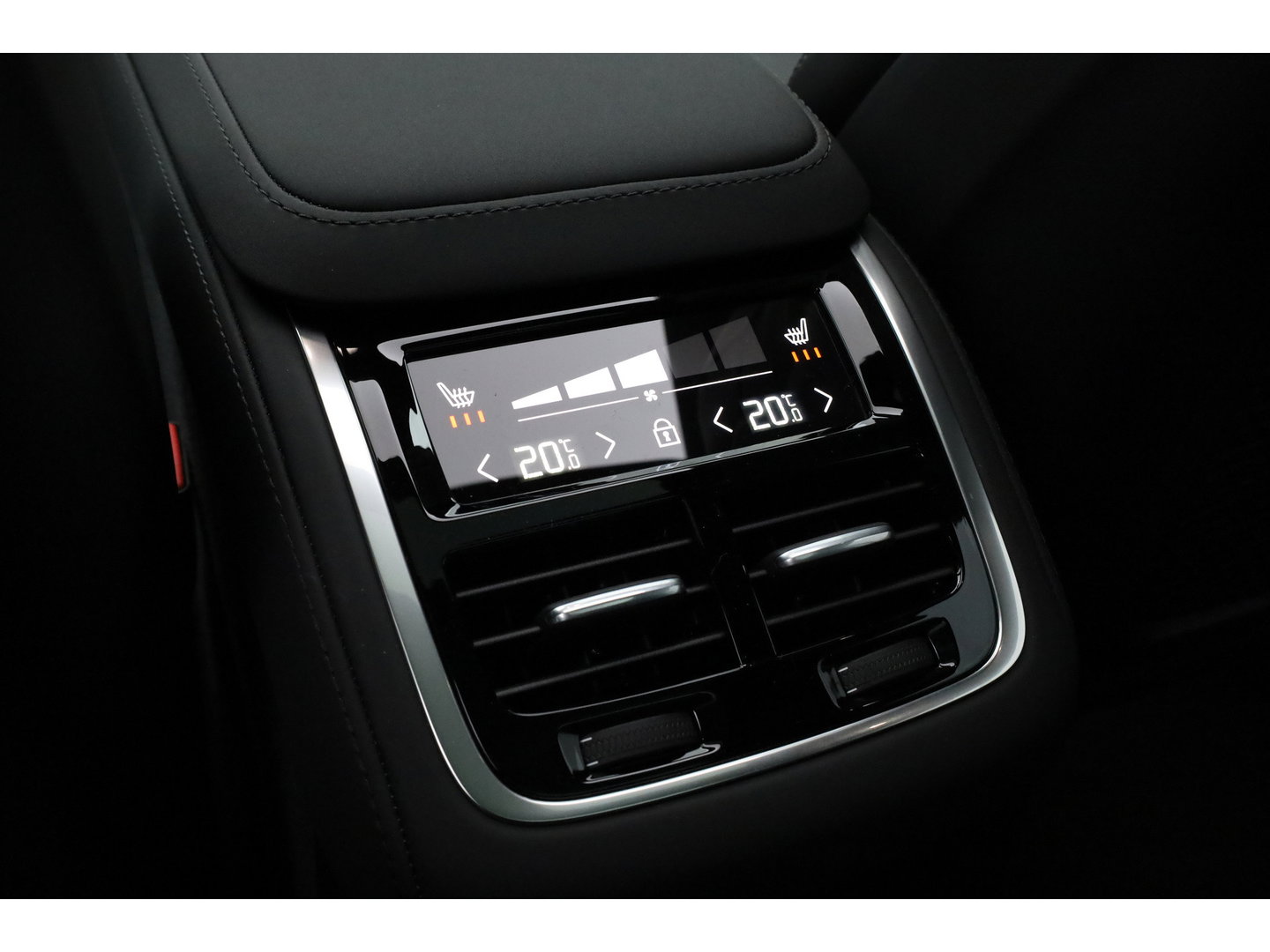 Volvo XC90 2.0 T8 Ultra Black Edition Executive | luchtvering | Trekhaak | Bowers & Wilkins | Massage | Zwarte hemel | Blis | ACC | Pano| 360 Camera |