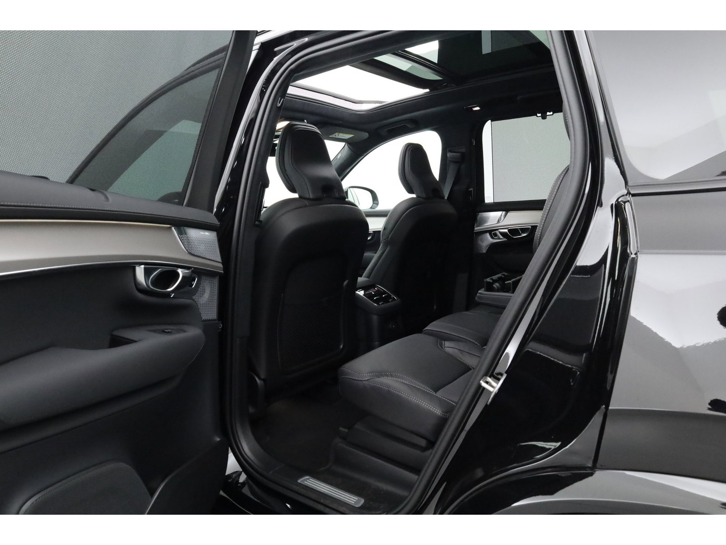 Volvo XC90 2.0 T8 Ultra Black Edition Executive | luchtvering | Trekhaak | Bowers & Wilkins | Massage | Zwarte hemel | Blis | ACC | Pano| 360 Camera |
