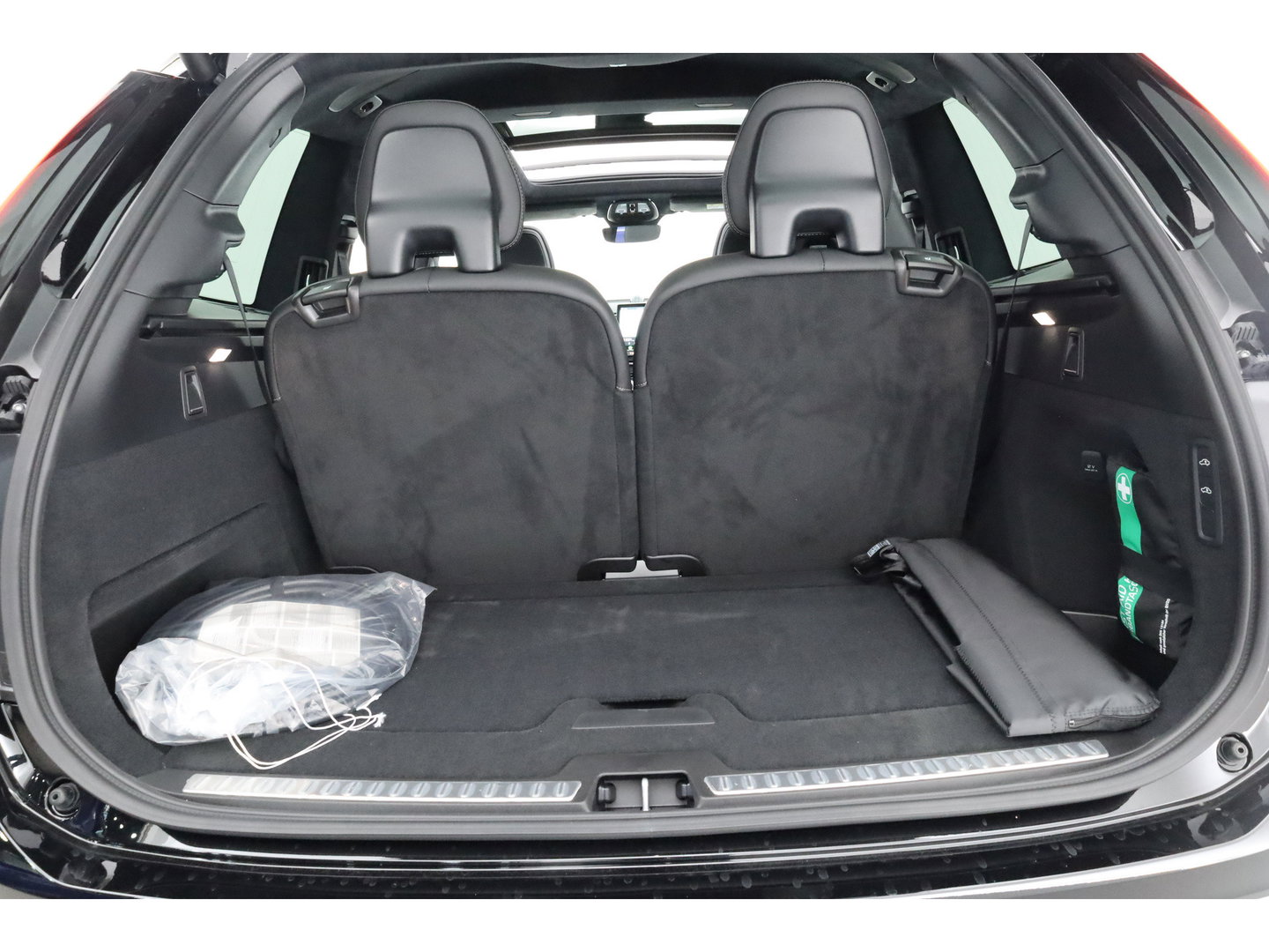 Volvo XC90 2.0 T8 Ultra Black Edition Executive | luchtvering | Trekhaak | Bowers & Wilkins | Massage | Zwarte hemel | Blis | ACC | Pano| 360 Camera |