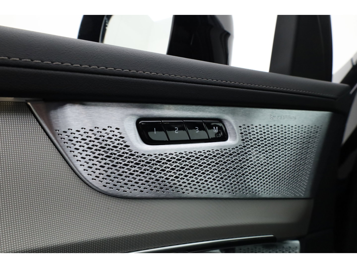 Volvo XC90 2.0 T8 Ultra Black Edition Executive | luchtvering | Trekhaak | Bowers & Wilkins | Massage | Zwarte hemel | Blis | ACC | Pano| 360 Camera |