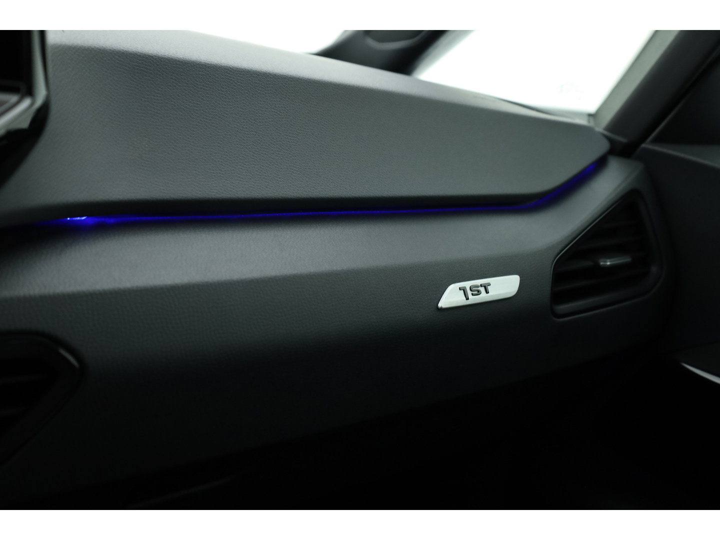Volkswagen ID.3 First 58 kWh | SOH 92% | Navi | Stoel- Stuurverw. | Adapt. Cruise | Apple CarPlay | PDC