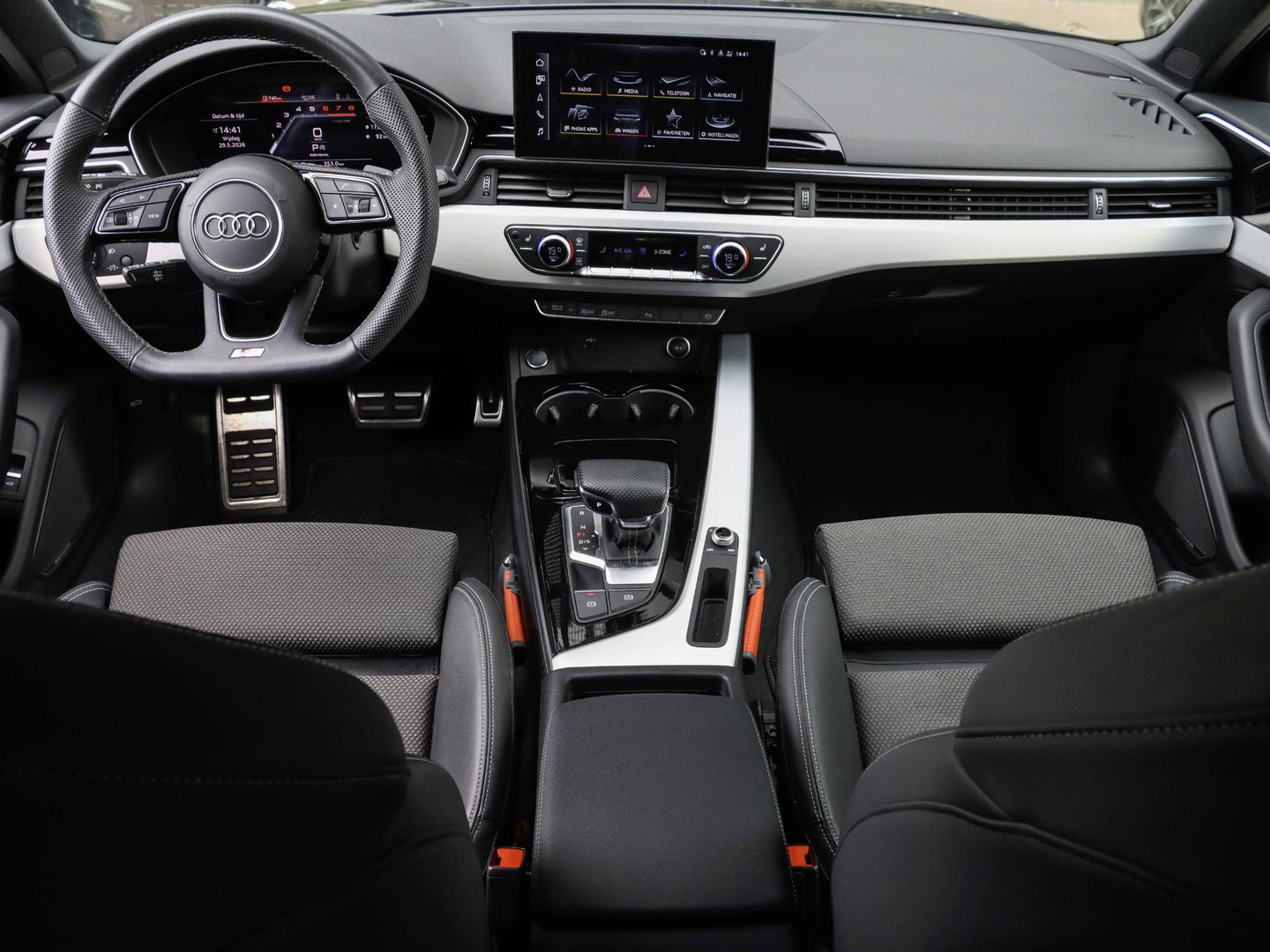 Audi A4 Limousine 40 TFSI S edition Competition 204pk Bang & Olufsen Sportstuur 1e eigenaar 33.750km