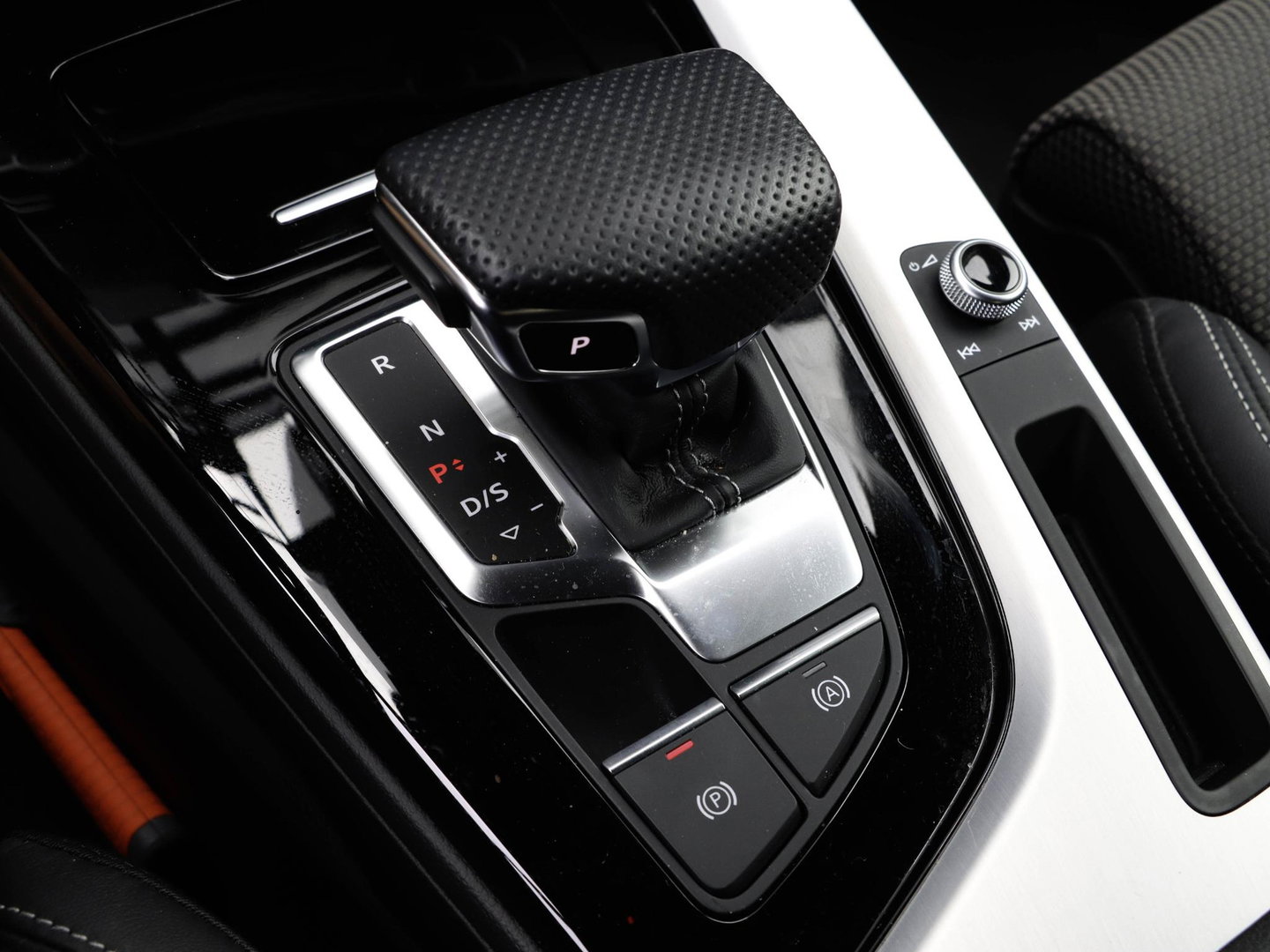 Audi A4 Limousine 40 TFSI S edition Competition 204pk Bang & Olufsen Sportstuur 1e eigenaar 33.750km