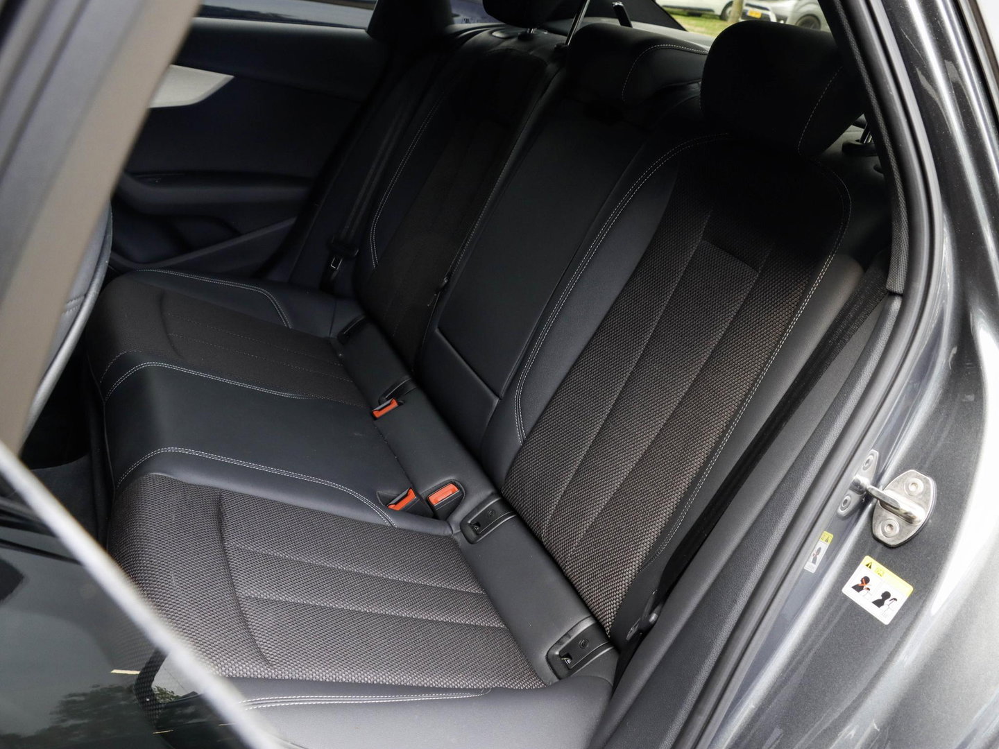 Audi A4 Limousine 40 TFSI S edition Competition 204pk Bang & Olufsen Sportstuur 1e eigenaar 33.750km