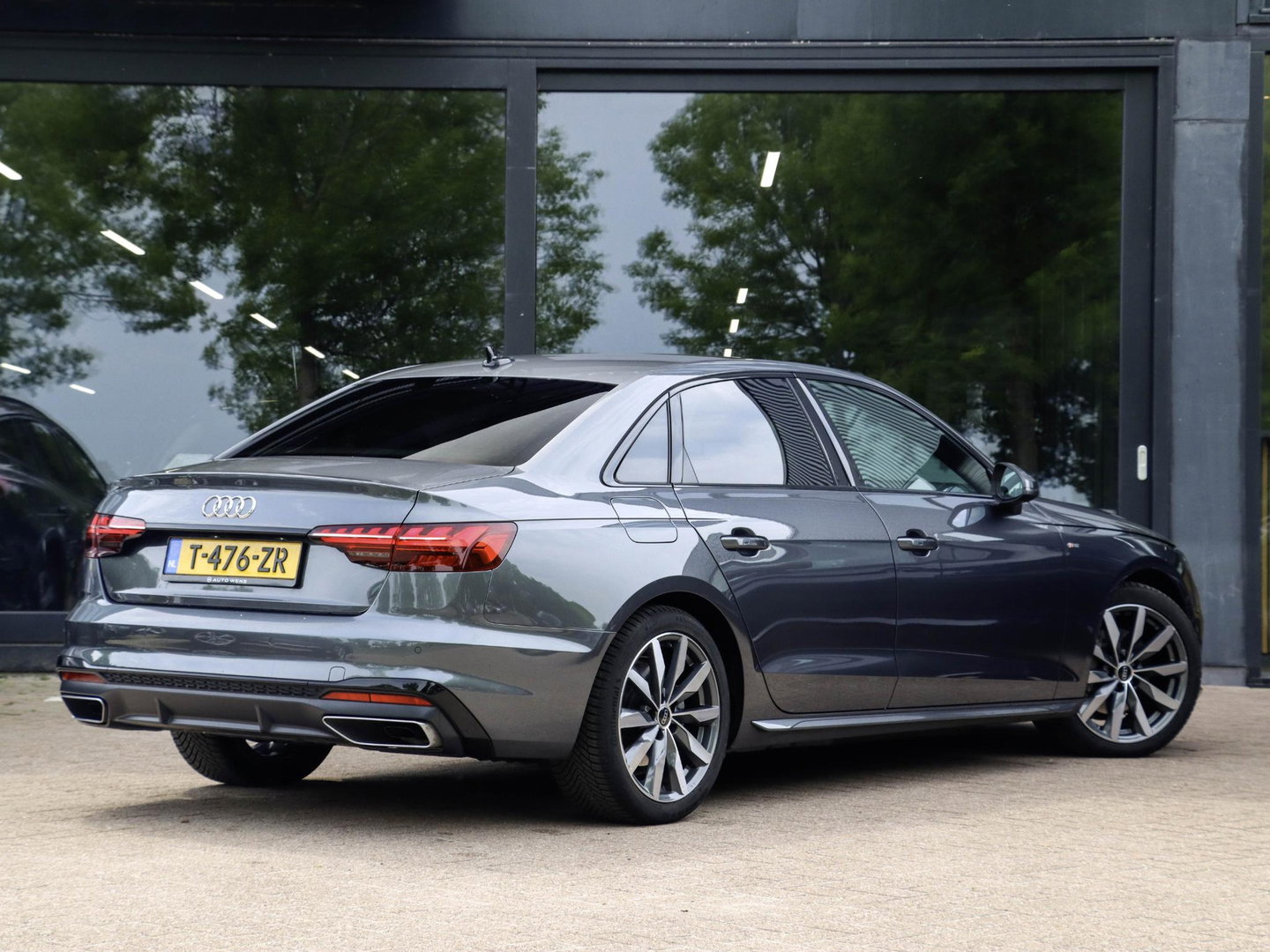 Audi A4 Limousine 40 TFSI S edition Competition 204pk Bang & Olufsen Sportstuur 1e eigenaar 33.750km
