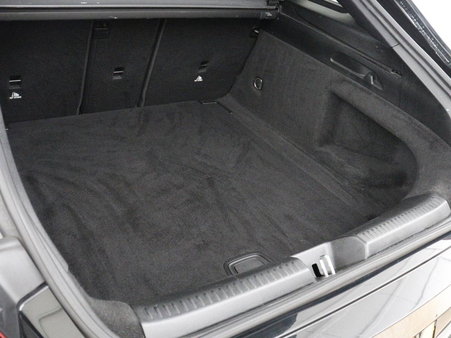 Mercedes-Benz CLA-Klasse Shooting Brake 200 AMG Line | Leder/Alcantara | Trekhaak | Carplay | Widescreen | Navigatie | Full LED | Camera | 18'' | Park Assist | Climate control | Bluetooth