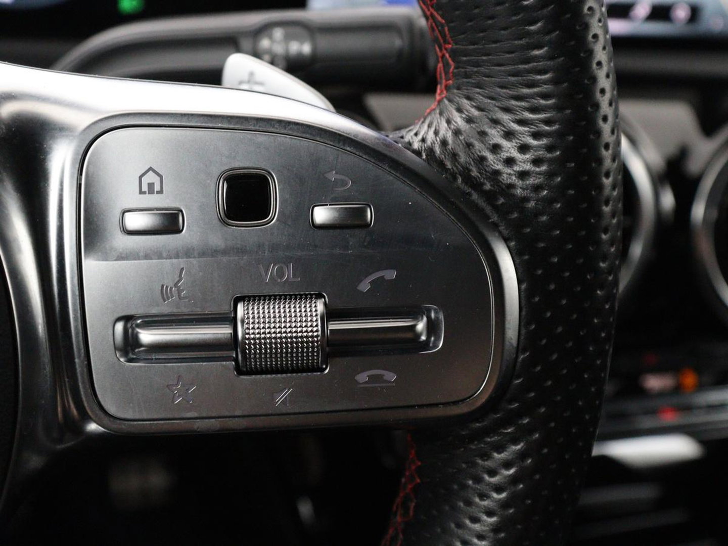 Mercedes-Benz CLA-Klasse Shooting Brake 200 AMG Line | Leder/Alcantara | Trekhaak | Carplay | Widescreen | Navigatie | Full LED | Camera | 18'' | Park Assist | Climate control | Bluetooth