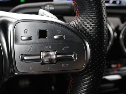 Mercedes-Benz CLA-Klasse Shooting Brake 200 AMG Line | Leder/Alcantara | Trekhaak | Carplay | Widescreen | Navigatie | Full LED | Camera | 18'' | Park Assist | Climate control | Bluetooth