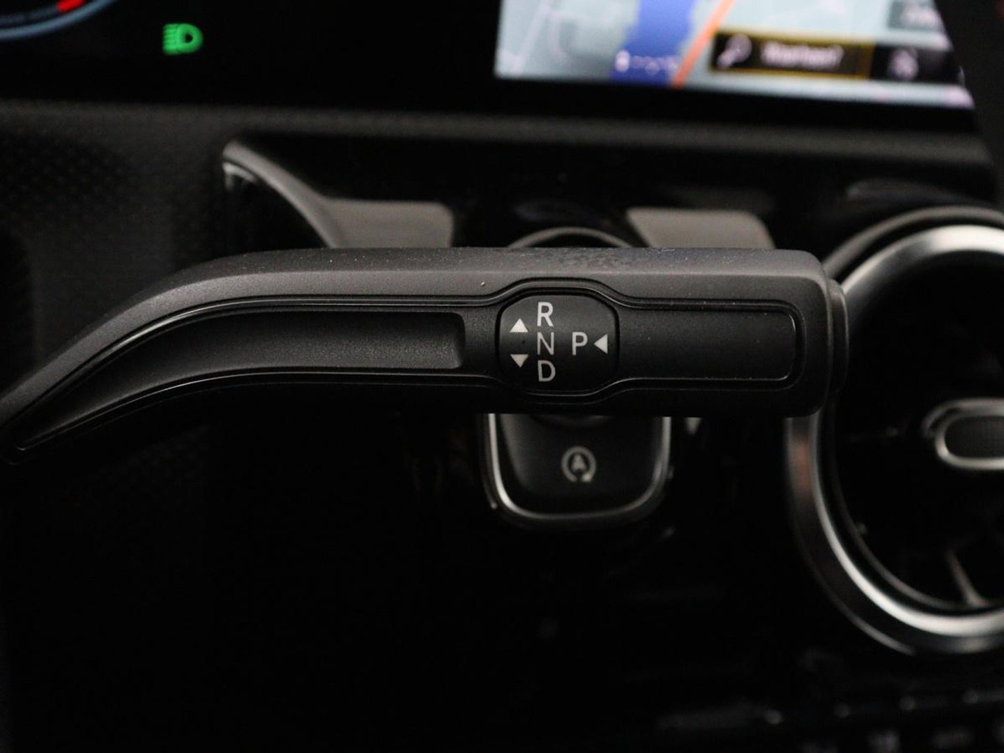 Mercedes-Benz CLA-Klasse Shooting Brake 200 AMG Line | Leder/Alcantara | Trekhaak | Carplay | Widescreen | Navigatie | Full LED | Camera | 18'' | Park Assist | Climate control | Bluetooth