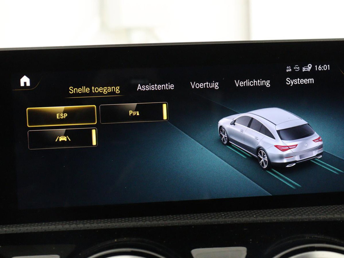 Mercedes-Benz CLA-Klasse Shooting Brake 200 AMG Line | Leder/Alcantara | Trekhaak | Carplay | Widescreen | Navigatie | Full LED | Camera | 18'' | Park Assist | Climate control | Bluetooth