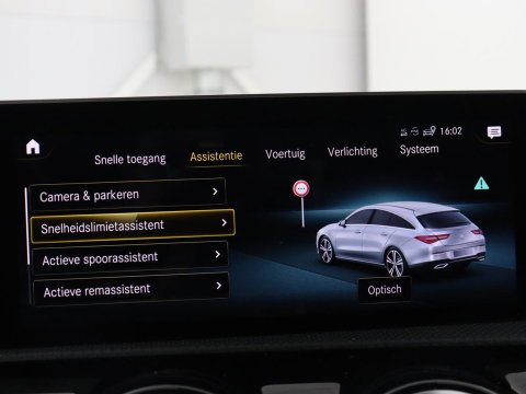 Mercedes-Benz CLA-Klasse Shooting Brake 200 AMG Line | Leder/Alcantara | Trekhaak | Carplay | Widescreen | Navigatie | Full LED | Camera | 18'' | Park Assist | Climate control | Bluetooth