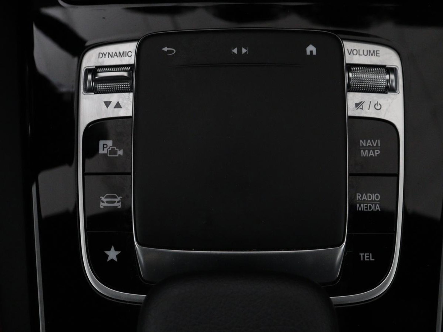 Mercedes-Benz CLA-Klasse Shooting Brake 200 AMG Line | Leder/Alcantara | Trekhaak | Carplay | Widescreen | Navigatie | Full LED | Camera | 18'' | Park Assist | Climate control | Bluetooth