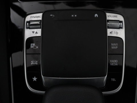 Mercedes-Benz CLA-Klasse Shooting Brake 200 AMG Line | Leder/Alcantara | Trekhaak | Carplay | Widescreen | Navigatie | Full LED | Camera | 18'' | Park Assist | Climate control | Bluetooth