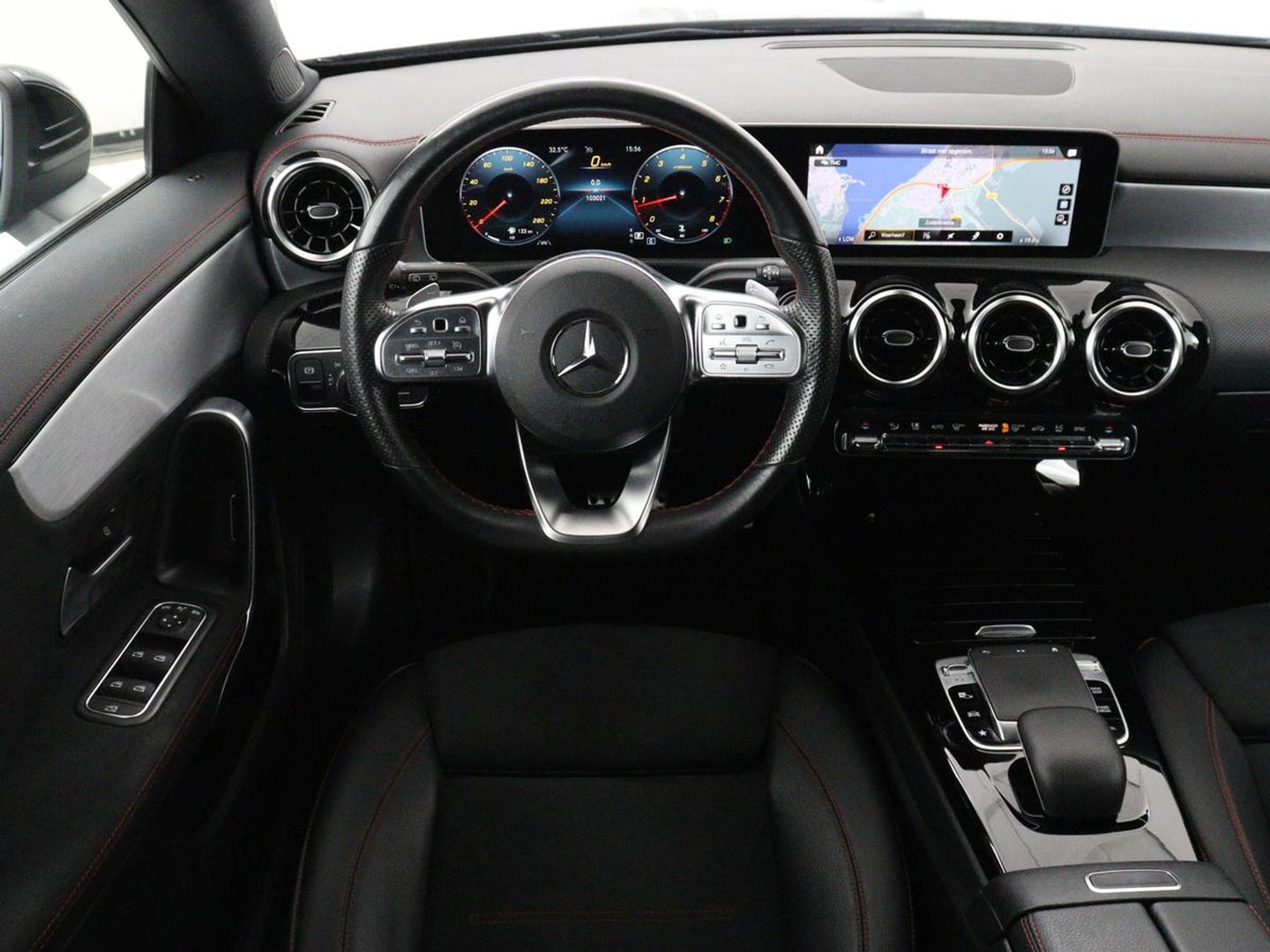 Mercedes-Benz CLA-Klasse Shooting Brake 200 AMG Line | Leder/Alcantara | Trekhaak | Carplay | Widescreen | Navigatie | Full LED | Camera | 18'' | Park Assist | Climate control | Bluetooth