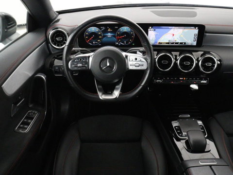 Mercedes-Benz CLA-Klasse Shooting Brake 200 AMG Line | Leder/Alcantara | Trekhaak | Carplay | Widescreen | Navigatie | Full LED | Camera | 18'' | Park Assist | Climate control | Bluetooth