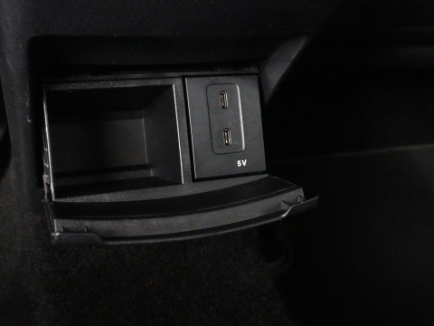 Mercedes-Benz CLA-Klasse Shooting Brake 200 AMG Line | Leder/Alcantara | Trekhaak | Carplay | Widescreen | Navigatie | Full LED | Camera | 18'' | Park Assist | Climate control | Bluetooth