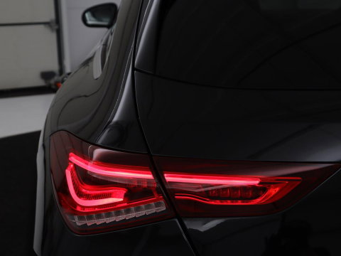 Mercedes-Benz CLA-Klasse Shooting Brake 200 AMG Line | Leder/Alcantara | Trekhaak | Carplay | Widescreen | Navigatie | Full LED | Camera | 18'' | Park Assist | Climate control | Bluetooth