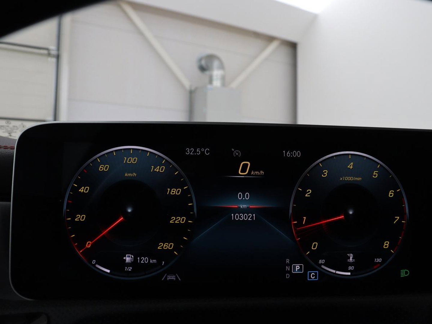 Mercedes-Benz CLA-Klasse Shooting Brake 200 AMG Line | Leder/Alcantara | Trekhaak | Carplay | Widescreen | Navigatie | Full LED | Camera | 18'' | Park Assist | Climate control | Bluetooth