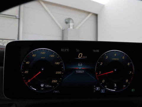 Mercedes-Benz CLA-Klasse Shooting Brake 200 AMG Line | Leder/Alcantara | Trekhaak | Carplay | Widescreen | Navigatie | Full LED | Camera | 18'' | Park Assist | Climate control | Bluetooth