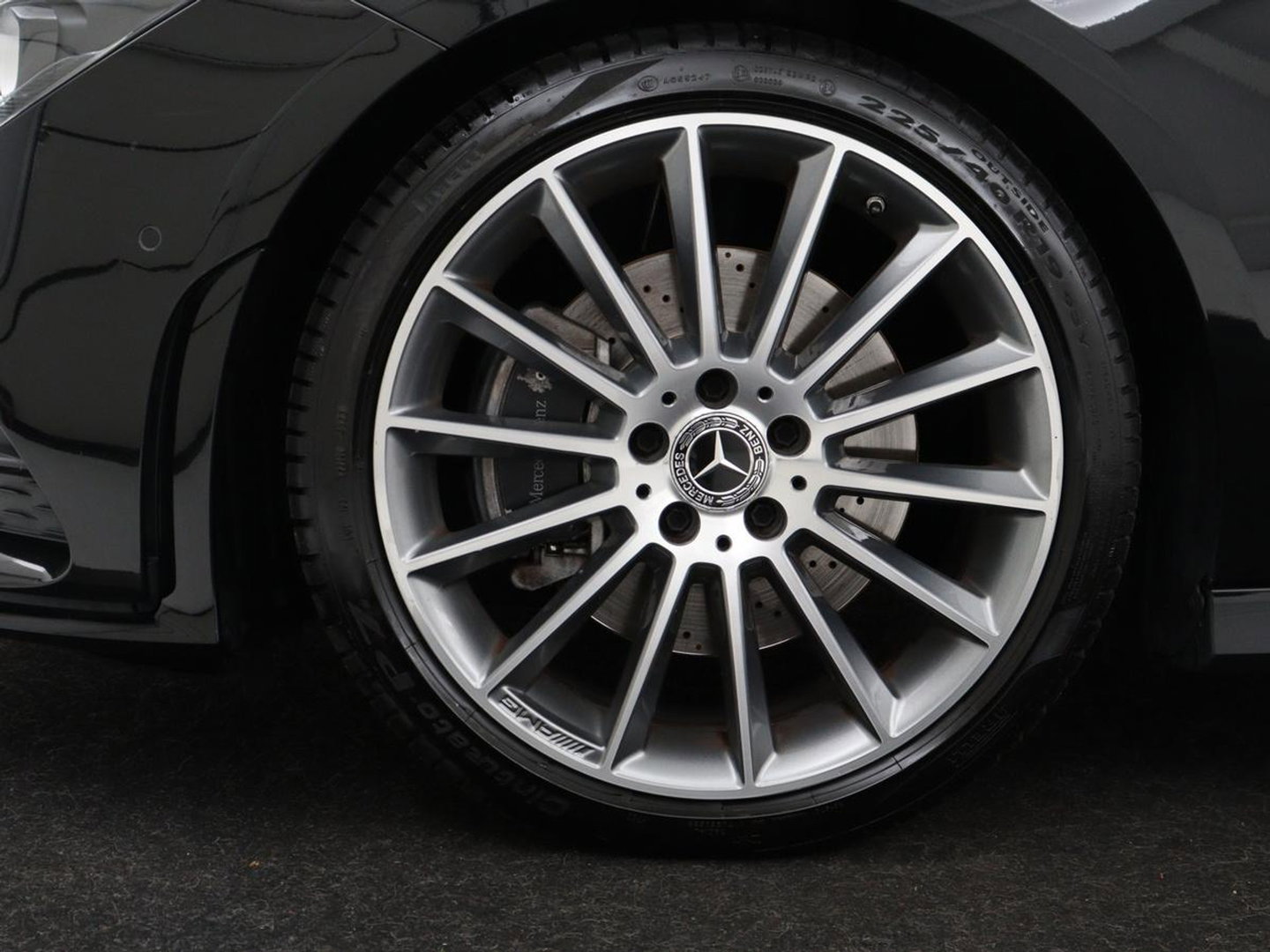 Mercedes-Benz CLA-Klasse Shooting Brake 200 AMG Line | Leder/Alcantara | Trekhaak | Carplay | Widescreen | Navigatie | Full LED | Camera | 18'' | Park Assist | Climate control | Bluetooth