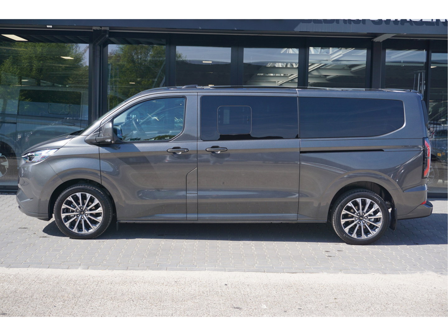 Ford Transit Custom Tourneo 340L 2.5 PHEV 233PK Titanium X PRIJS INCL. BPM Luxe 8 Zits, Leder, 19" LM, B&O, Elek. Schuifeur, Pano, Trekhaak!! NR. TR7