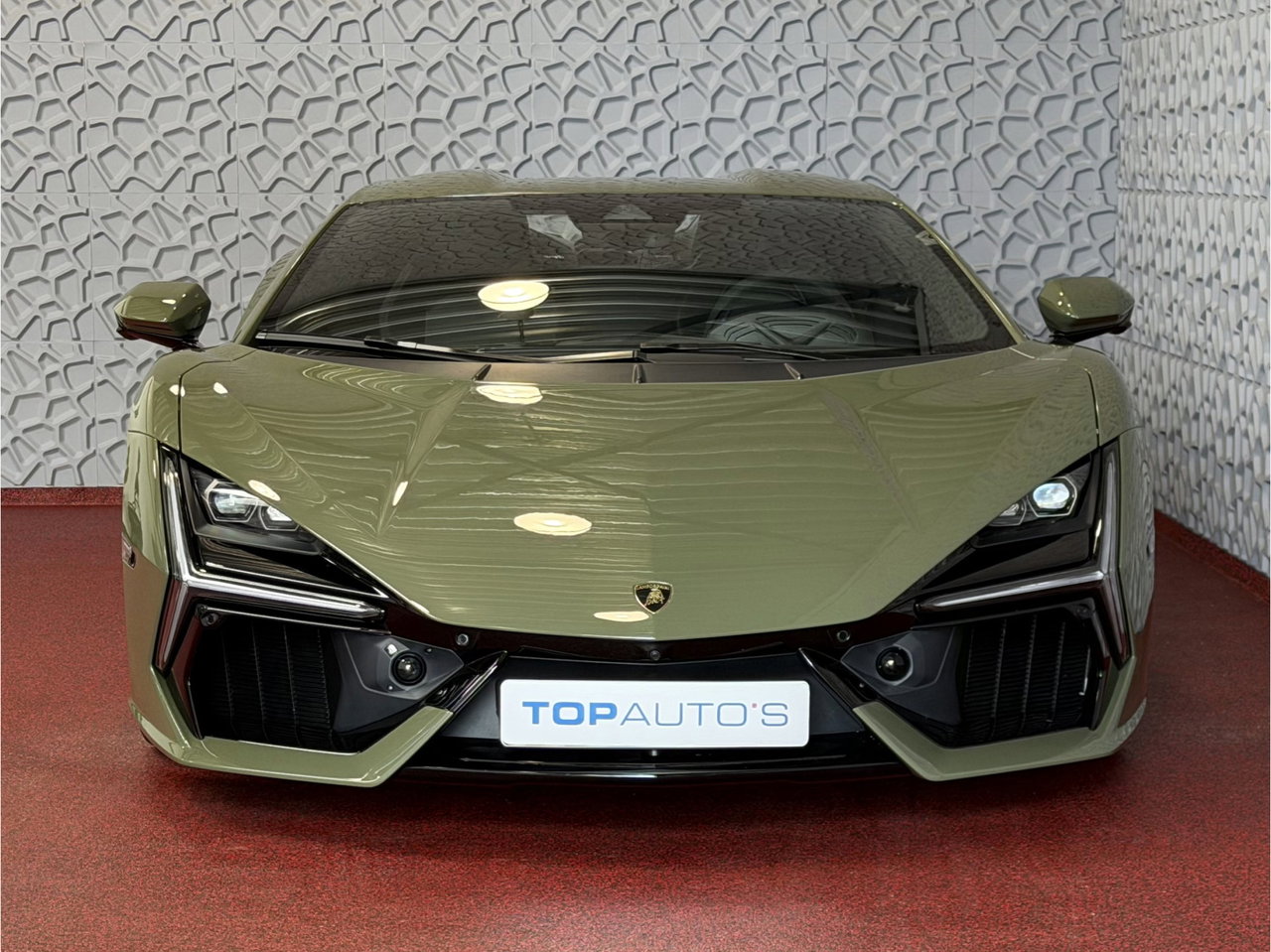 Lamborghini Revuelto