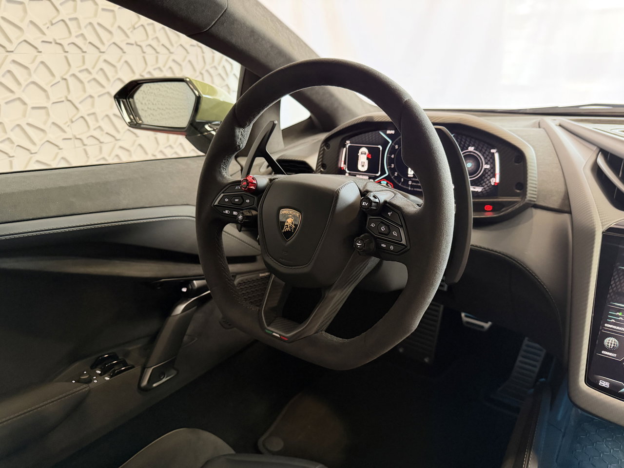 Lamborghini Revuelto