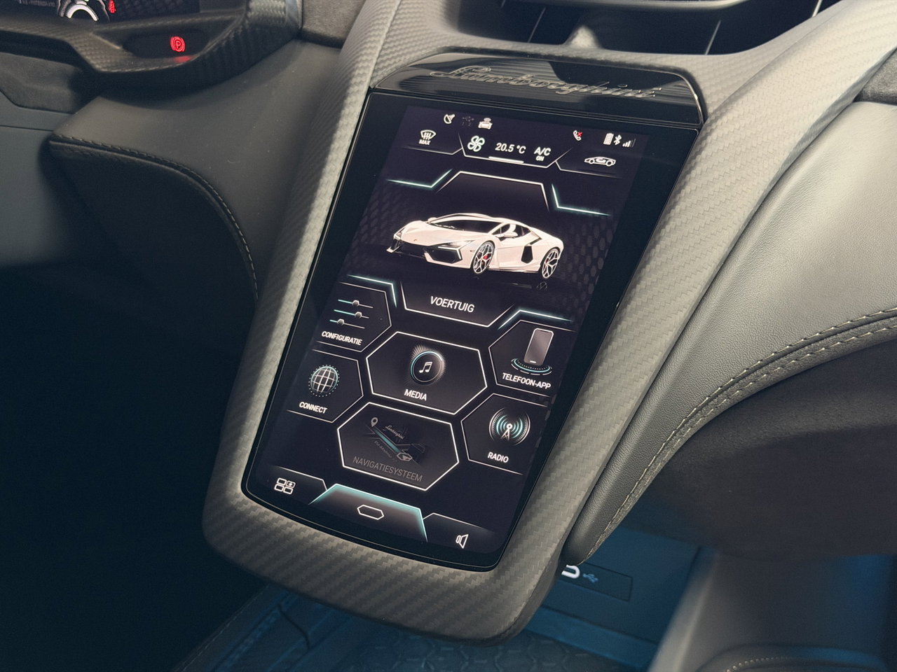 Lamborghini Revuelto