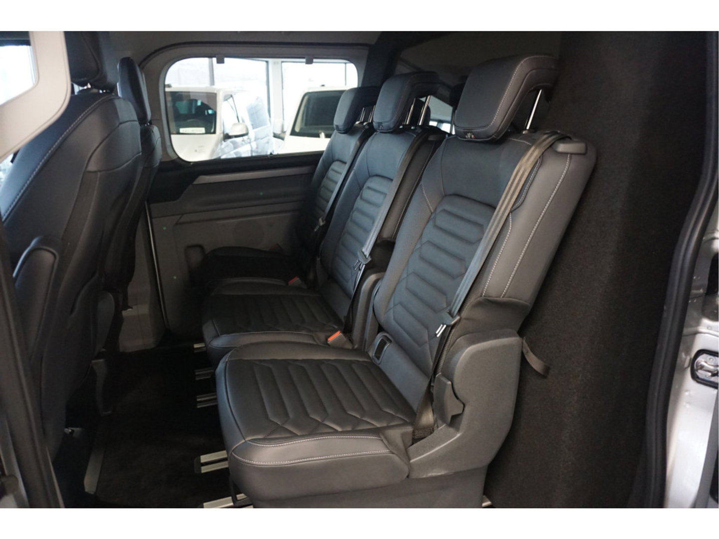Ford Transit Custom Tourneo 340L 2.5 PHEV 233PK Dubbel Cabine PRIJS INCL. BPM Leder, 19" LM, B&O, Elek. Schuifeur, Pano, Trekhaak!! NR. TR7