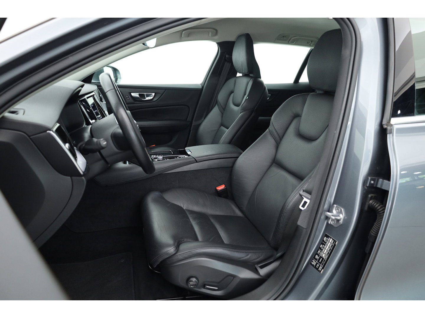 Volvo V60 2.0 T6 Recharge AWD Inscription | Leer | Trekhaak wegklapbaar | Camera |