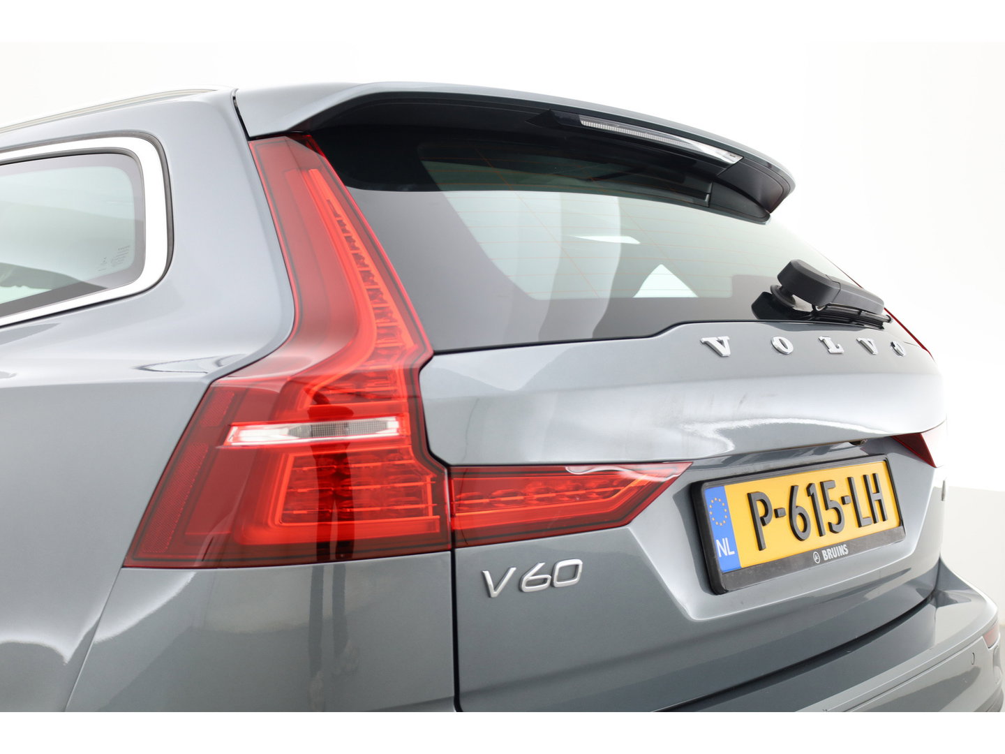 Volvo V60 2.0 T6 Recharge AWD Inscription | Leer | Trekhaak wegklapbaar | Camera |