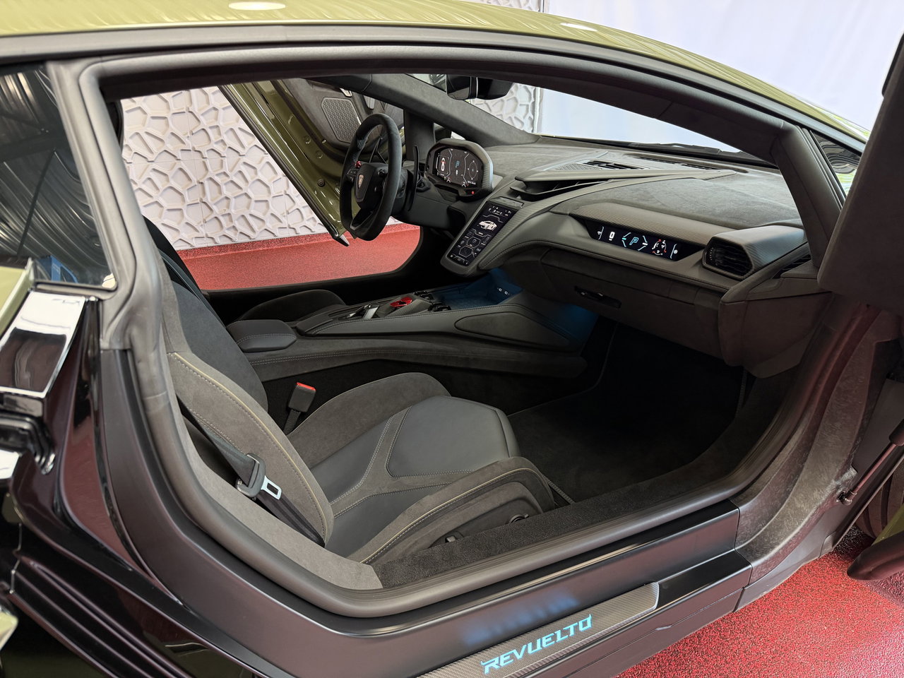 Lamborghini Revuelto