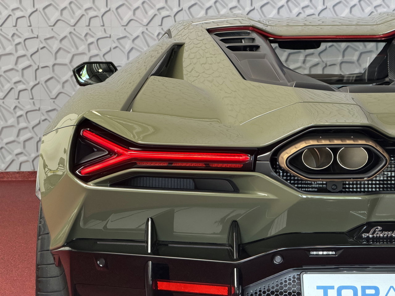 Lamborghini Revuelto