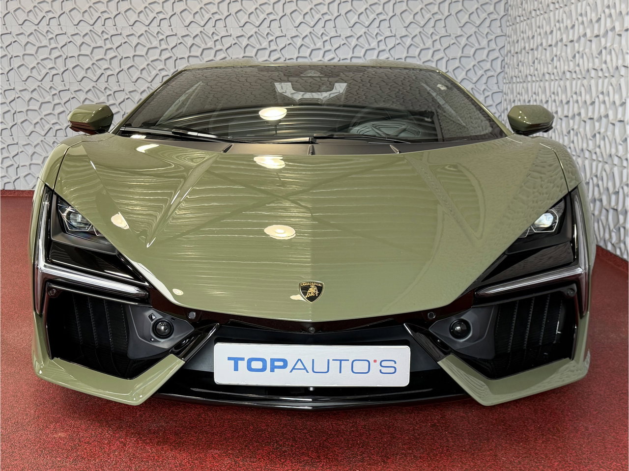 Lamborghini Revuelto