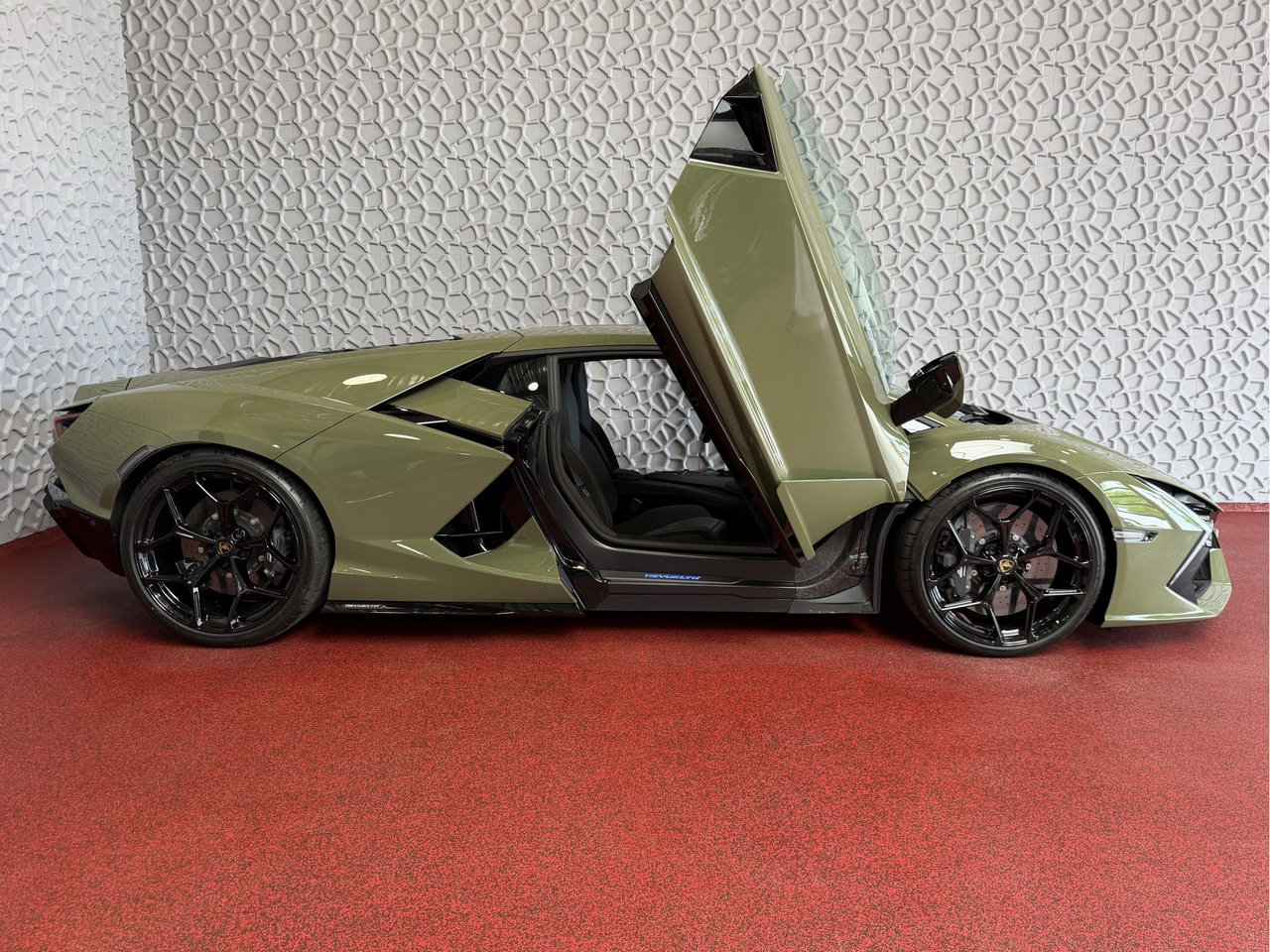 Lamborghini Revuelto